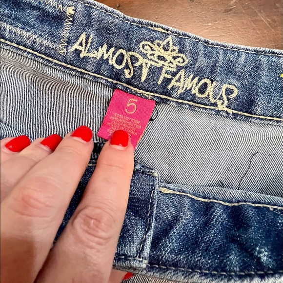 Shorts - Picture 3 of 4